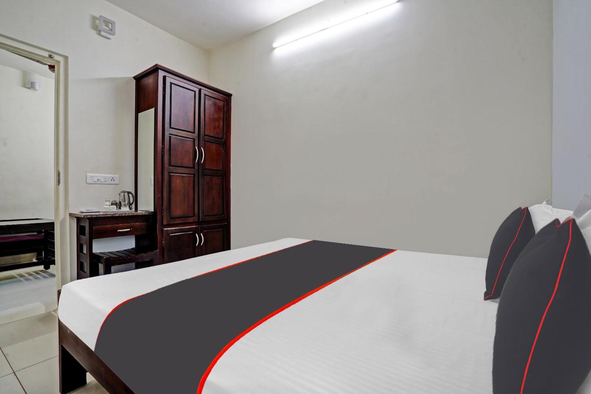 Collection O White House Pearl Hotel Kochi Exterior foto