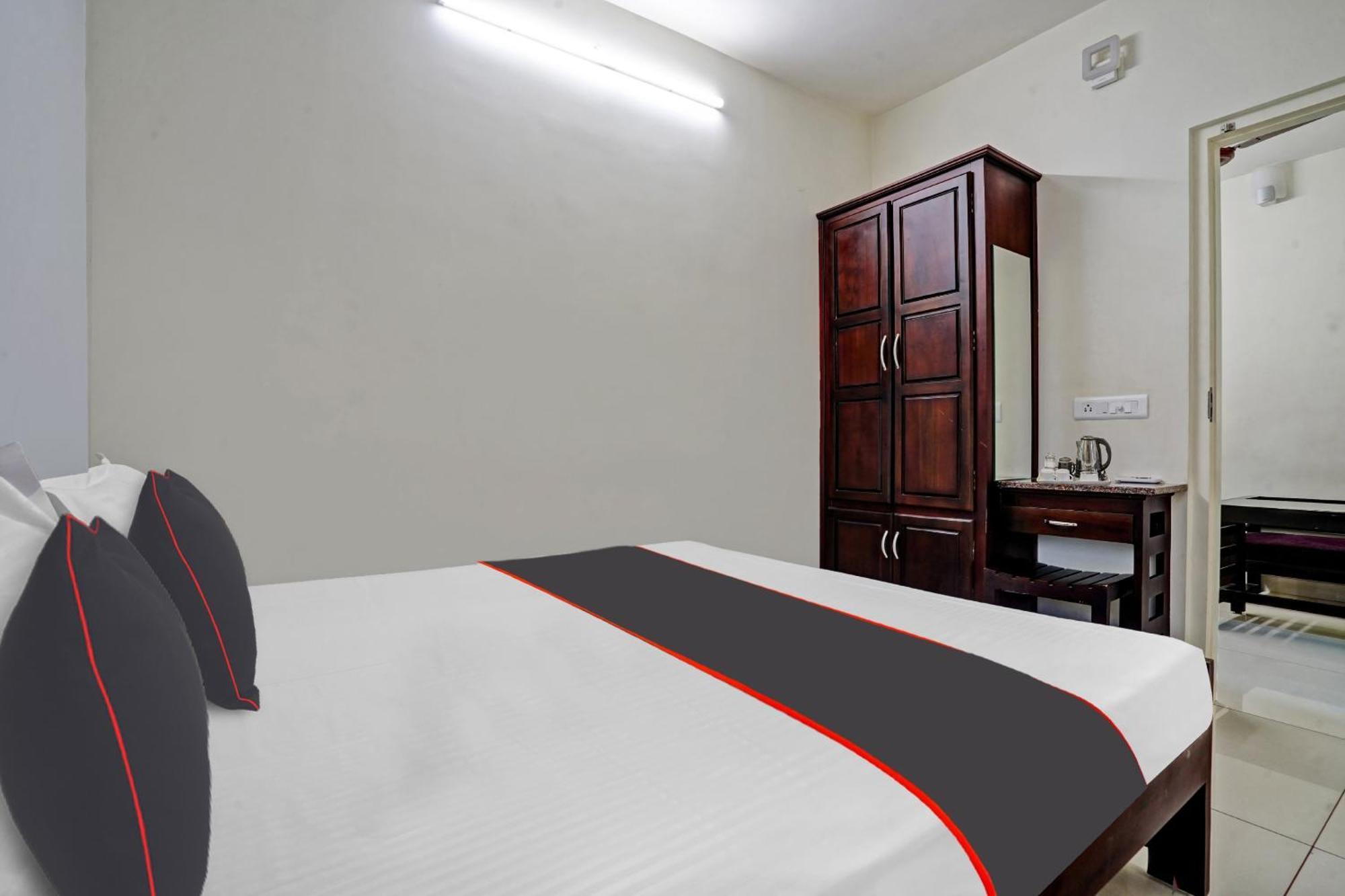 Collection O White House Pearl Hotel Kochi Exterior foto